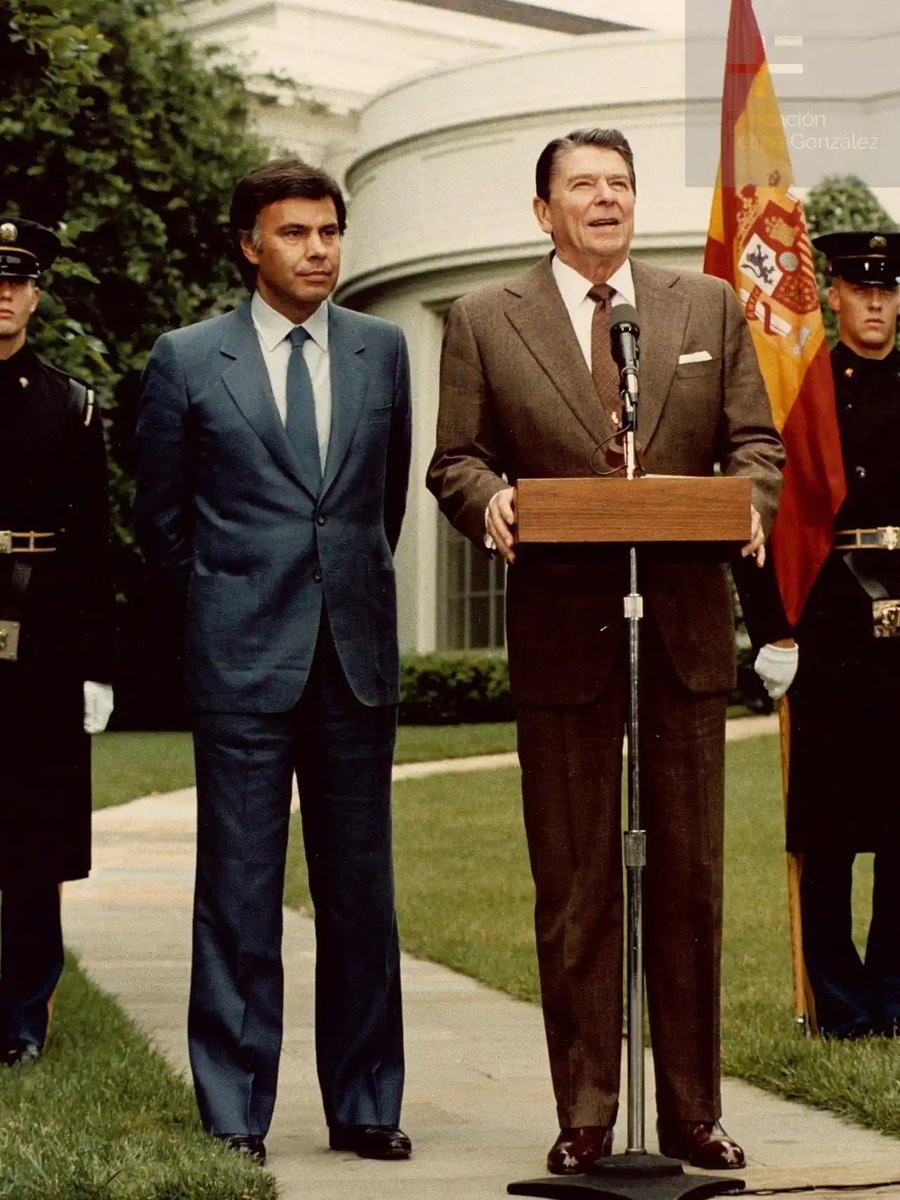 FroilLannister's tweet photo. Encuentra las 7 diferencias entre las ruedas de prensa de los presidentes de España con los de Estados Unidos. https://t.co/Ft4eDLfiVk