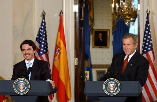 FroilLannister's tweet photo. Encuentra las 7 diferencias entre las ruedas de prensa de los presidentes de España con los de Estados Unidos. https://t.co/Ft4eDLfiVk