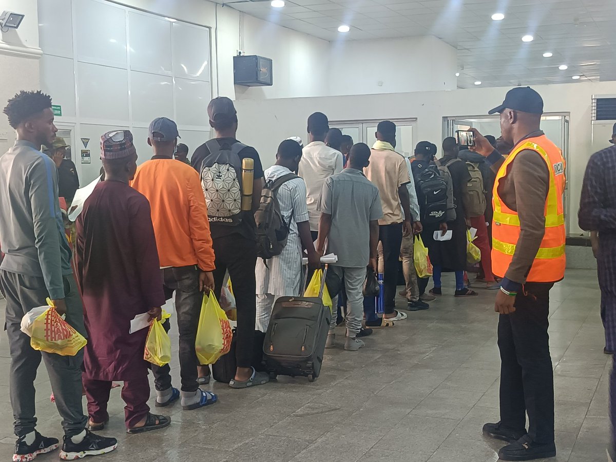 nidcom_gov's tweet photo. BREAKING NEWS 
EVACUATION UPDATE: (15th Batch of Evacuation:)

The 15th batch of Evacuees: 125 Nationals that departed Port Sudan International Airport, landed at Nnamdi Azikiwe International Airport around 12noon local time on May 13 via Tarco Air.

Making a total of 2,371 evacuees so far.

Again, No Nigerian life has been lost so far.

#StaySafe.

@NigeriaGov @BBCAfrica @nannews_ng @toluogunlesi @AyoOyalowo @woye1 @pmnewsnigeria @FMICNigeria @TVCconnect @ARISEtv @daily_trust @DailyPostNGR @sunrisedailynow @LeadershipNGA @legitngnews @cnnbrk @LeadershipNGA
@legitngnews @pmnewsnigeria @BBCAfrica @SudanTribune_EN @PremiumTimesng @daily_trust @DailyPostNGR @instablog9ja @FMICNigeria @NGRPresident @TheNationNews