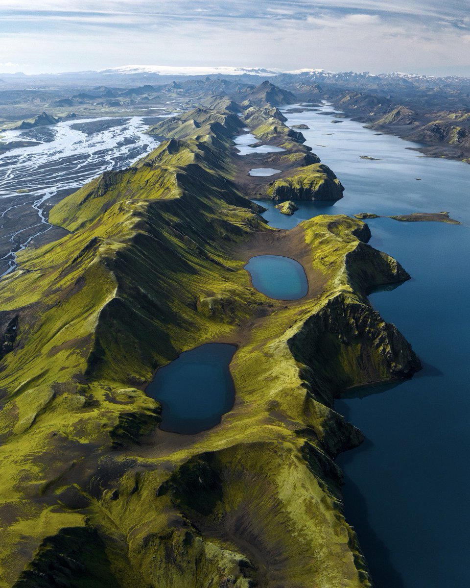 Surreal moss-grown crater lakes in the Highlands of Iceland 🇮🇸