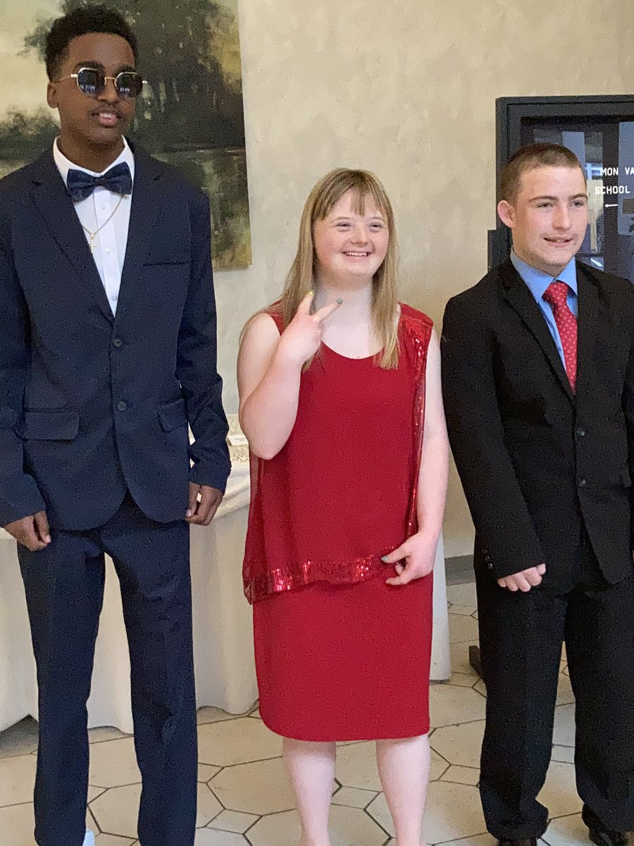 Mon Valley Prom 2023! 👑💃🕺🪩💛💙 #WeAreMonValley @AlleghenyIU3 <a href="/AIU_SpecEdDiv/">AIU_SpecEdDiv</a> <a href="/AIUMonValley/">AIU Mon Valley</a>