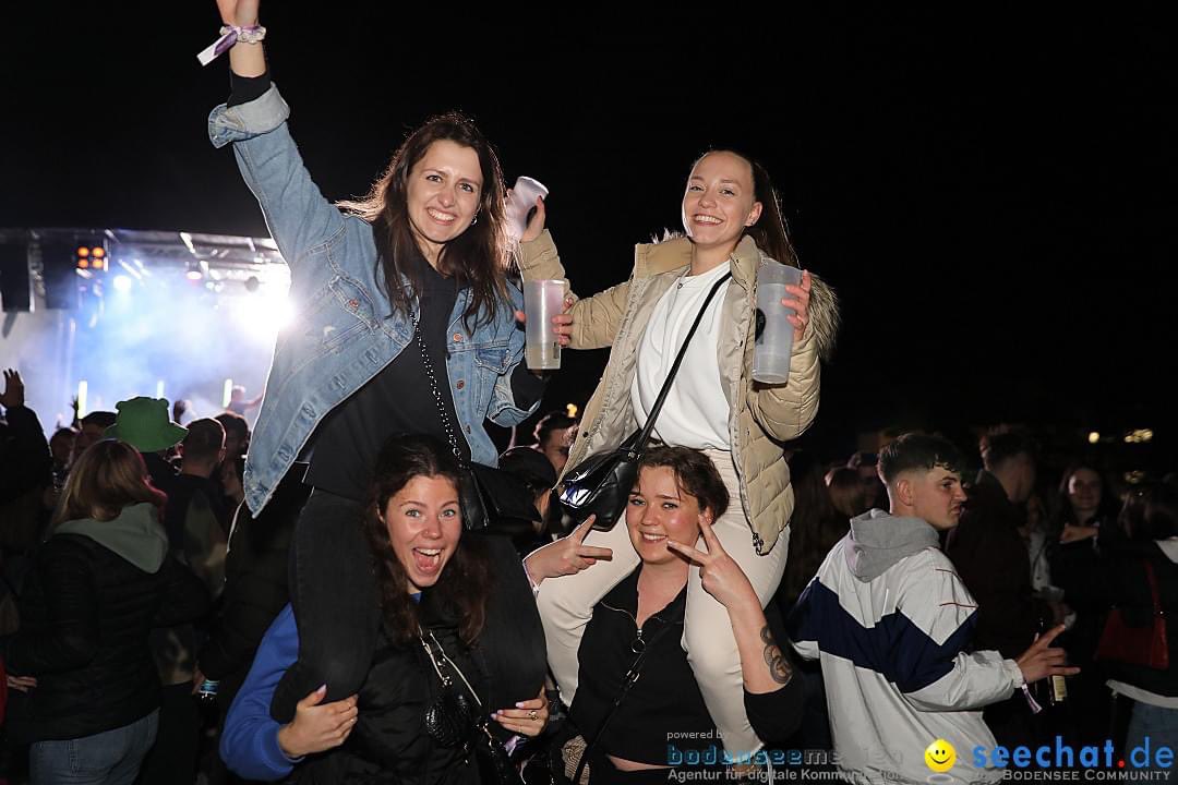 seechat's tweet image. SUMMER OPENING Party - RWU Hochschule: Weingarten, 12.05.2023

## 25 Jahre seechat.de | Die Bodensee Community - JUBILÄUM ## 1999-2024

Alle Fotos und Videos auf:
&amp;gt;&amp;gt; seechat.de

#SummerOpening, #RWU, #Party, #Studentenparty, #Weingarten,
#BODENSEEMEDIEN