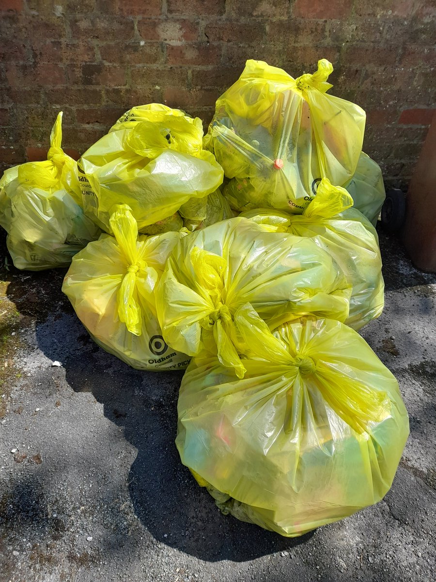 A huge 'Thank you' to all the volunteers who took part in #TheBigHelpOut today.  We collected all this rubbish from the roads around the church. #Oldham <a href="/DioManchester/">Diocese of Manchester</a> <a href="/OADeanery/">OldhamAshton Deanery</a> #Moorside