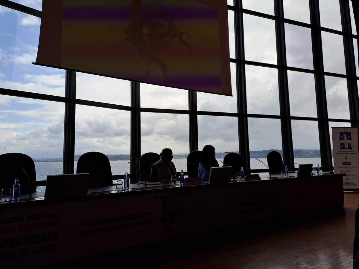 "Valores, cambio social y anomia" a cargo d <a href="/AmeliaValcarcel/">Amelia Valcárcel</a> en el cierre del XIV Congreso de #TrabajoSocial de la <a href="/AETSYS/">AETSYS</a> 
Enseñanzas esenciales desde la filosofía y teoría feminista para un "TS q es feminista o no es"