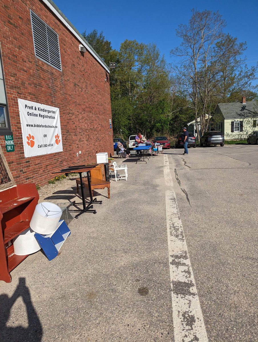 VictoriaSalo's tweet photo. Huge yard sale!  Come check it out at JFK.  Proceeds go to Odyssey of the Mind. https://t.co/kZHl8ABLKZ