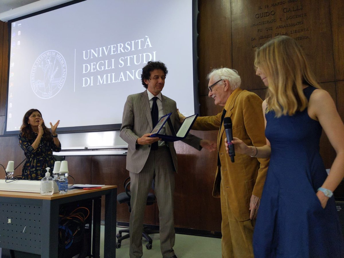 BenLiberali's tweet photo. 8.5.23 Aula #GuidoGalli @LaStatale

PremioArt3 del 2023 a @marcocappato

per il coraggioso e quotidiano #impegno a garantire i #diritti che la #Costituzione riconosce, in particolare agli artt. 3 e 32 #uguaglianza #dignità #salute #autodeterminazione #scelteterapeutiche https://t.co/0FbsbLBw59