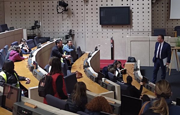 AndreMARTIN126's tweet photo. Absent ce samedi en mairie déléguée pour accueillir le Conseil Municipal Junior d’Orée-d’Anjou à la @paysdelaloire - au-delà de la découverte du siège de notre vie démocratique régionale c’est l’occasion de poser de nombreuses questions sur l’institution présidée par @C_MORANCAIS https://t.co/teKq3M00cL