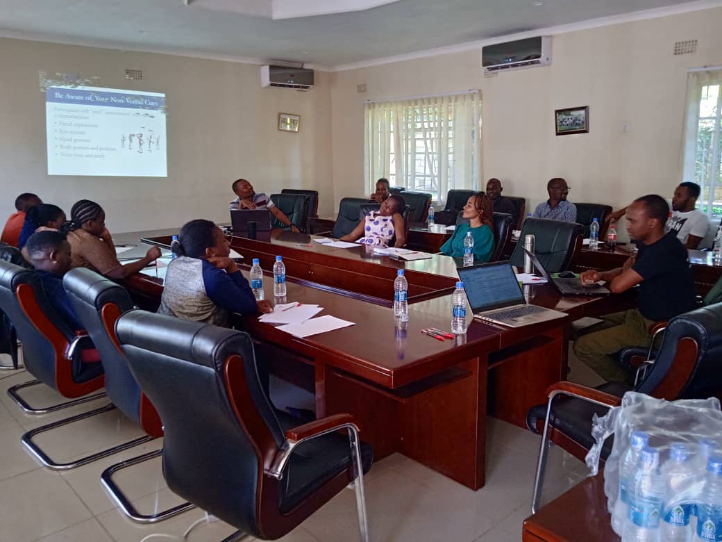 This weekend we are busy conducting fieldwork training for a qualitative study to understand challenges and opportunities to improve uptake of Covid-19 Vaccines, Immunizations, and MNCH services in Malawi for the Ministry of Health with support from @MalawiUNICEF .