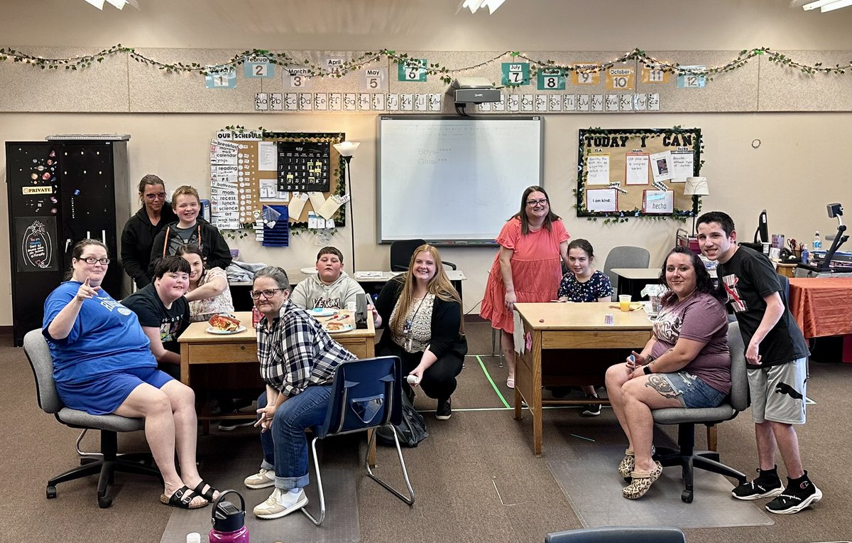 Jessica Edwards, Intervention Specialist, hosted a family breakfast Thursday at Brown Middle School. Thank you to all of our parents who came out! It meant the world to the kids! @BMSPrincipalCat <a href="/RavennaSupt/">Laura Hebert</a>