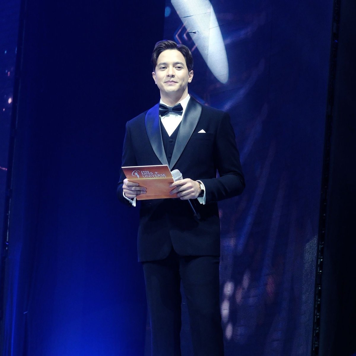 Alden Richards looks dashing as one of the hosts at the much-awaited #MissUniversePhilippines2023 Coronation Night. 

#AldenRichards #MissUniversePhilippines #MUPH #MUPH23TheCoronation