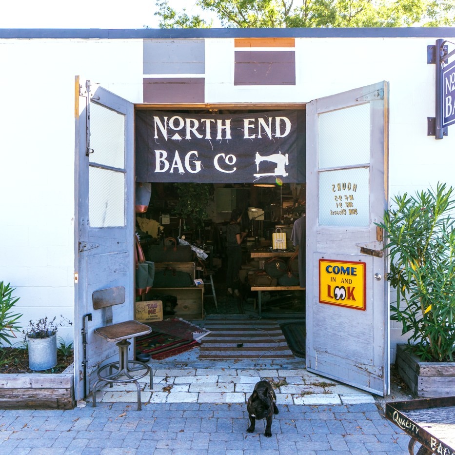 Honnêtement, j’étais pleine de préjugés envers Virginia Beach. 
Quelle erreur! 🤦‍♀️

Derrière ses kilomètres de plage et son boardwalk un peu kitsch se retrouvent un quartier en vogue aux airs de Los Angeles, une nature surprenante et une scène gastronom… instagr.am/p/CsLtSCvrc7y/