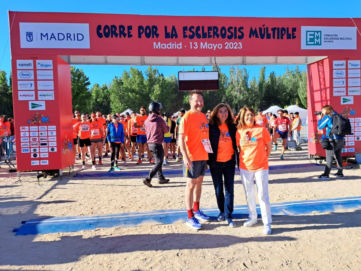 Entrega de premios de la carrera #CorreporlaEM para dar a conocer esta enfermedad neurológica 
<a href="/FundacionEMM/">Fundación EM Madrid</a> <a href="/SaludMadrid/">Salud Madrid</a> <a href="/fpradosroa/">Fernando Prados Roa</a> <a href="/ecopilas/">@ecopilas</a> 
#somosclinico <a href="/Juancsrlos0116/">Juan Carlos Zuluaga</a>