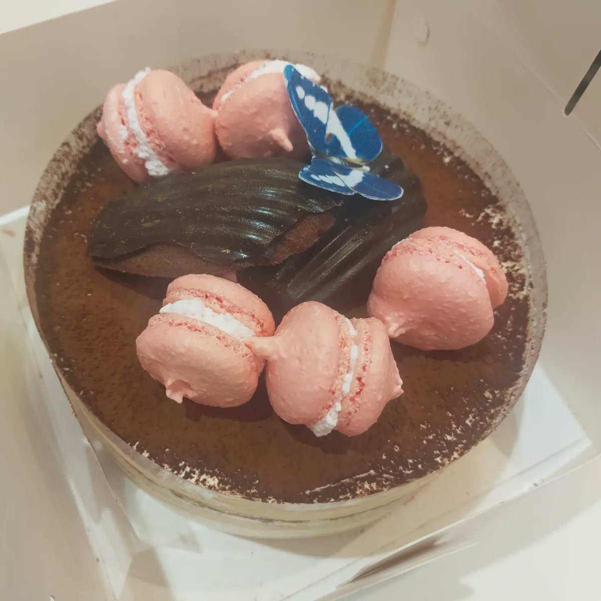 Odin_316's tweet photo. Planned a bridal shower for a beloved friend by doing a DIY baking
Proud of myself being able to make this #TiramisuCheesecake topped ekth #Madelines and #Macarons
#FirstTimeBaker https://t.co/2QgrZvpDAF