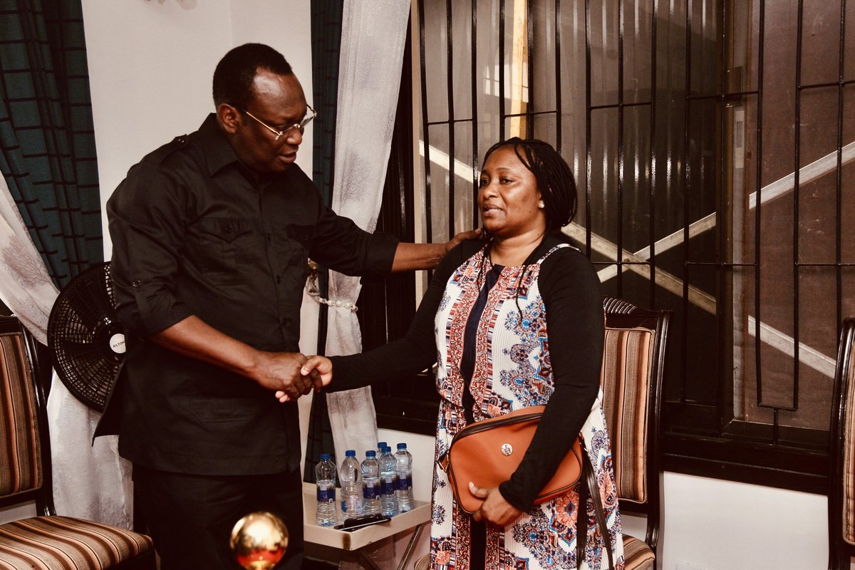 freemanmbowetz's tweet image. Linapokuja swala la kifo, haijalishi kama mmekuwa mkitofautiana ki-mawazo, itikadi na kisiasa, hayo yote mengine hayana nafasi, kwani msiba ni ibada.  

Raha ya milele umpe ee bwana, na mwanga wa milele umwangazie, apumzike kwa amani