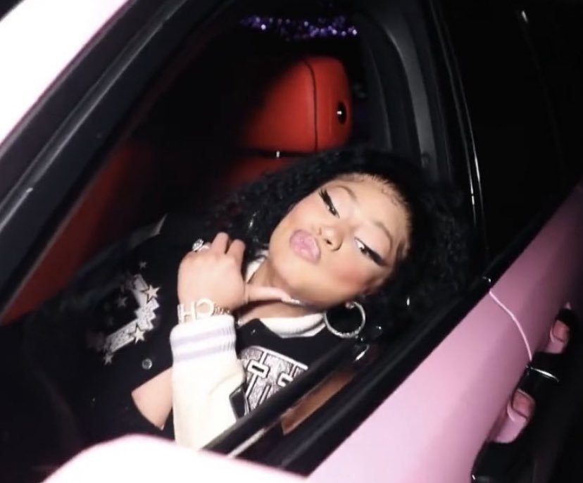 MemesNicki's tweet photo. @OnikaBarbiie ICONIC(K)
ICONIKA 

@NICKIMINAJ you better choose better these 2! https://t.co/8xz5F7A69Q