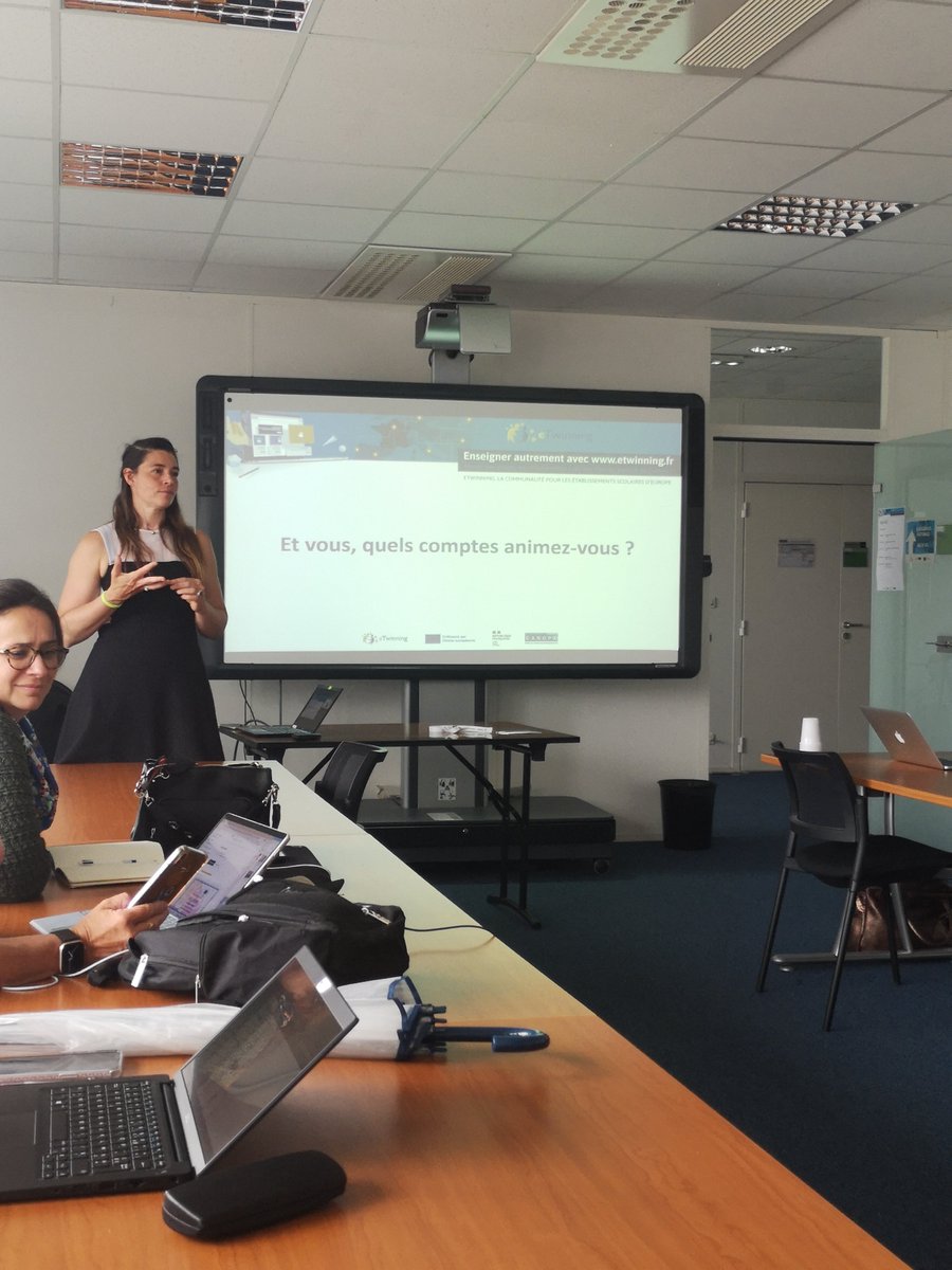 sandramacabre's tweet photo. 3e atelier "Valoriser ses projets #eTwinning sur les réseaux sociaux #eTwinFr @eTwinningFrance @ErasmusplusFR https://t.co/1tDqRbvNsm