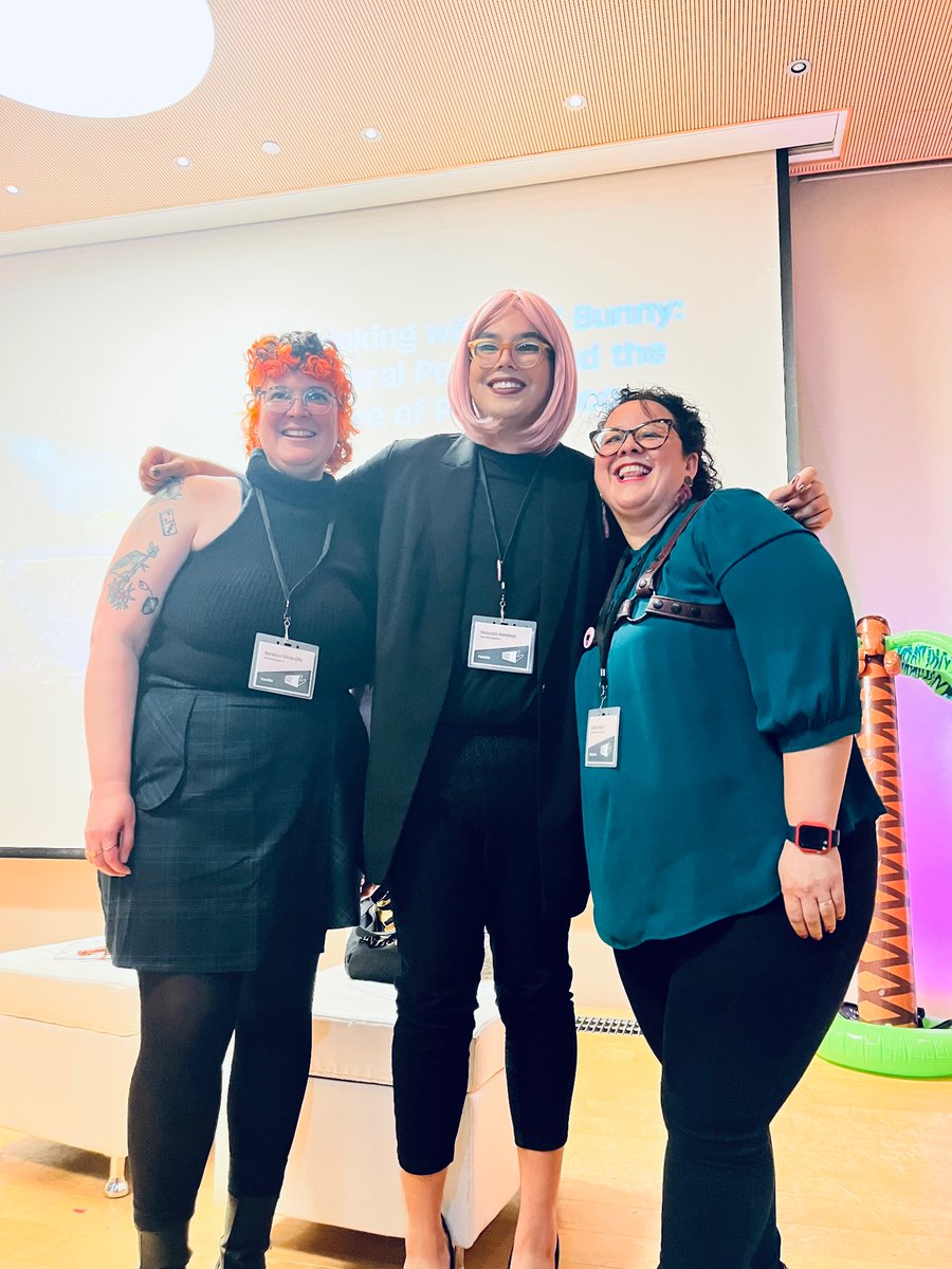 veroenid's tweet photo. Thankful to @CentroPR for inviting me to speak about queerness &amp; reggaetón (&amp; Dominican dembow!) alongside two amazing queer scholars and the chance to reconnect with cherished friends, writers, musicians, and activists. #tamoencocoró #abanicoflow https://t.co/w2qVLvmgD5
