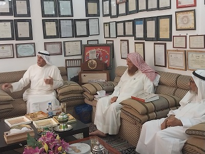 torathona's tweet photo. #زيارات_ودية 
استقبل ديوان مركز المخطوطات والتراث والوثائق السيد أحمد السعدون رئيس مجلس الأمة الأسبق في زيارة قام بها للدكتور محمد بن إبراهيم الشيباني رئيس المركز حيث التقى مع رواد الديوان حيث دارت الحوارات حول قضايا مختلفة . https://t.co/VzN0mVqJEv