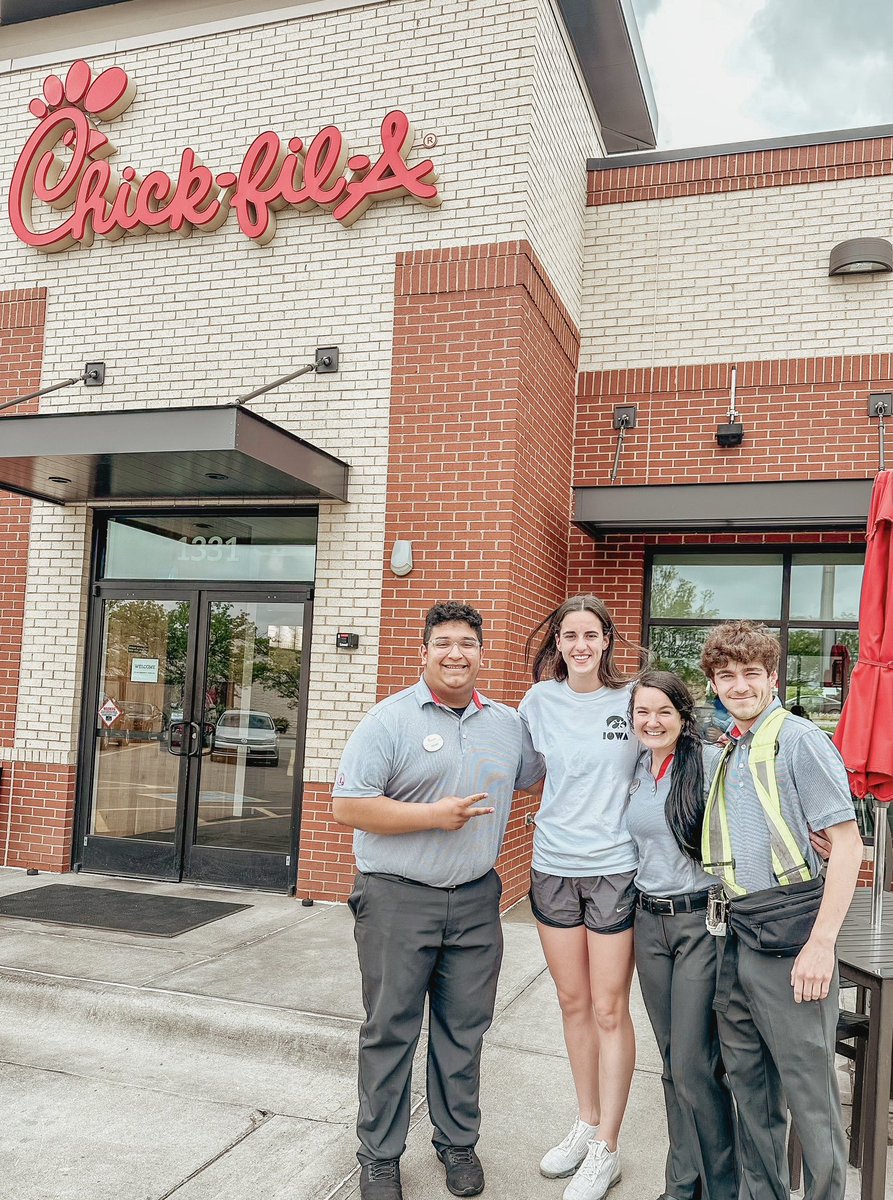 cfawaterloo's tweet photo. Iowa’s very own Caitlin Clark stopped by Chick-fil-A Waterloo today! Go Hawks! 🏀💛 

#cfawaterloo #CFAWATERLOO #CFAwaterloo https://t.co/RO4oPlUPT2