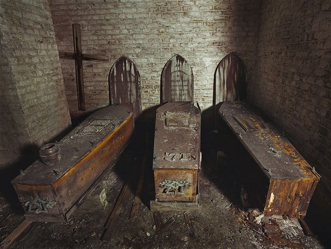 DrSamGeorge1's tweet photo. SATURDAY is the best day of the week for staking #VAMPIRES according to folklore; It's the time that vampires must sleep in their graves or tombs and thus they can be found and dispatched; persons born on a Saturday can possess powers against the undead!! #GothicSpring https://t.co/NntFGWBE5S