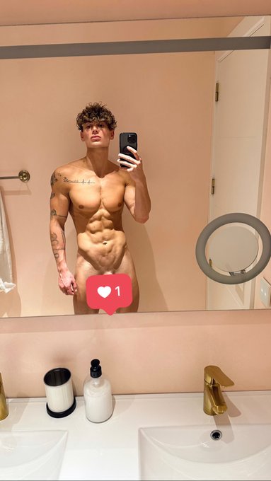 This is how my body looks like after working out 😜  Prepared for you a lot of new content guys ! 😈 https://t<a href="/tag/fitness"class="tags"><span>#fitness</span></a><a href="/tag/swimming"class="tags"><span>#swimming</span></a>