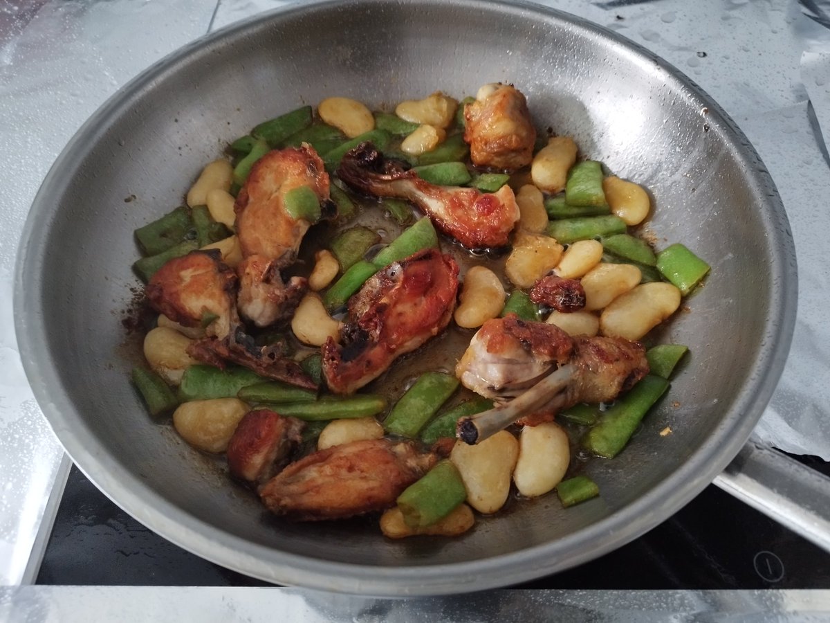 Buenos medios dias panitos y panitass!! Como ya es tarde para el café, a quien le apetece paella?