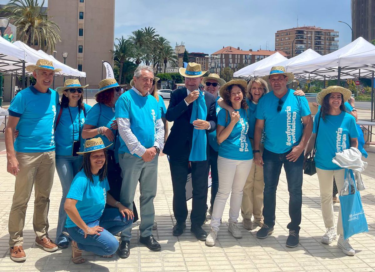 ColEnferMalaga's tweet photo. Finalizamos el II Bazar del Cuidado con la visita del alcalde, Francisco  de la Torre.

¡Muchas gracias a todos los que habéis venido!

#COEMálaga #colenfermálaga #enfermeríapormálaga #DíaInternacionaldelaEnfermería https://t.co/yNlnrVklbV