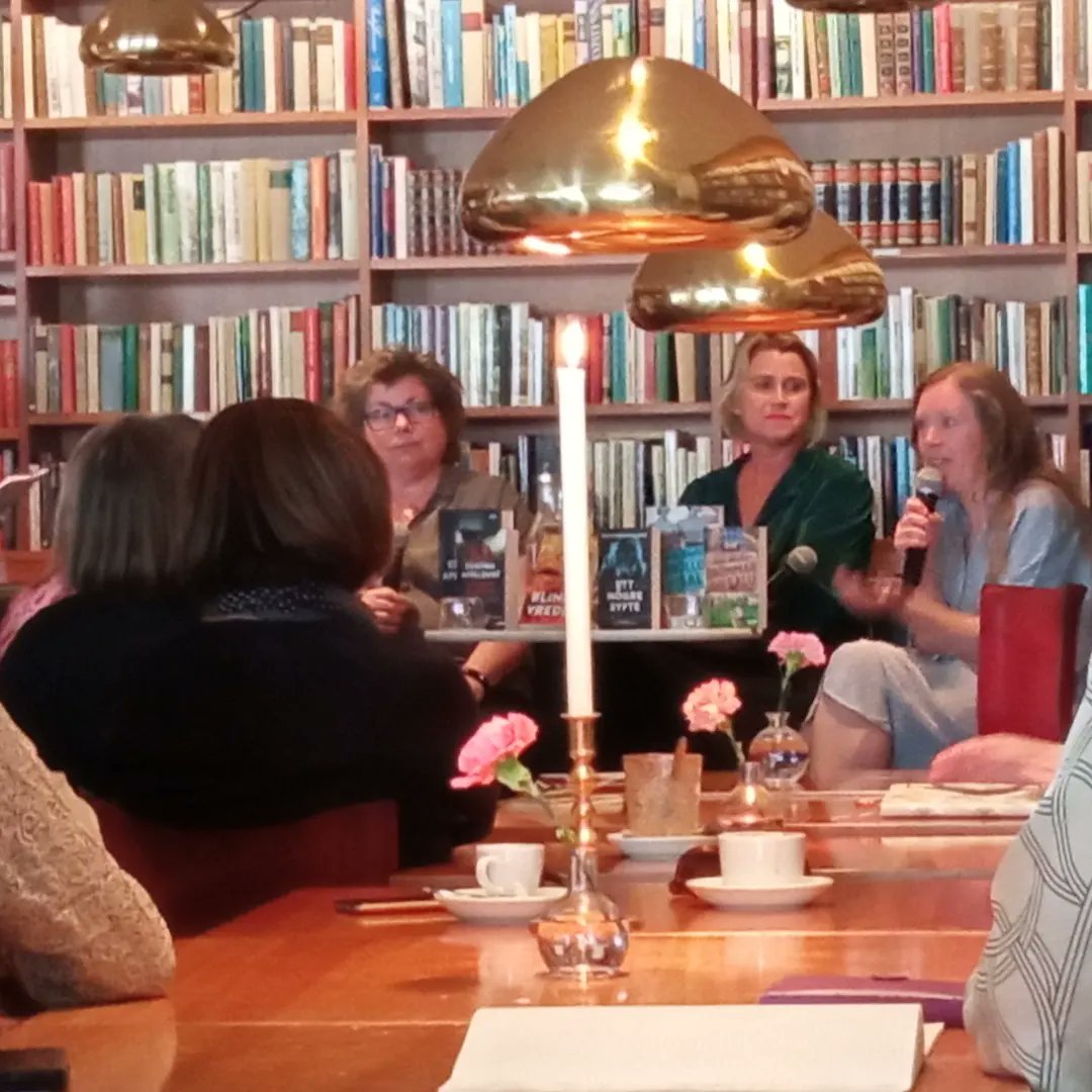 NNoirLocations's tweet photo. Stockholm book weekend, Piratförlaget dedicated part of the day how to get published. Professionals on stage, aspiring in the audience.  At Mornington Hotel.  #piratförlaget #malinthunbergschunke #nordicnoirlocations #stockholmsbokhelg https://t.co/q8OoQQZM76