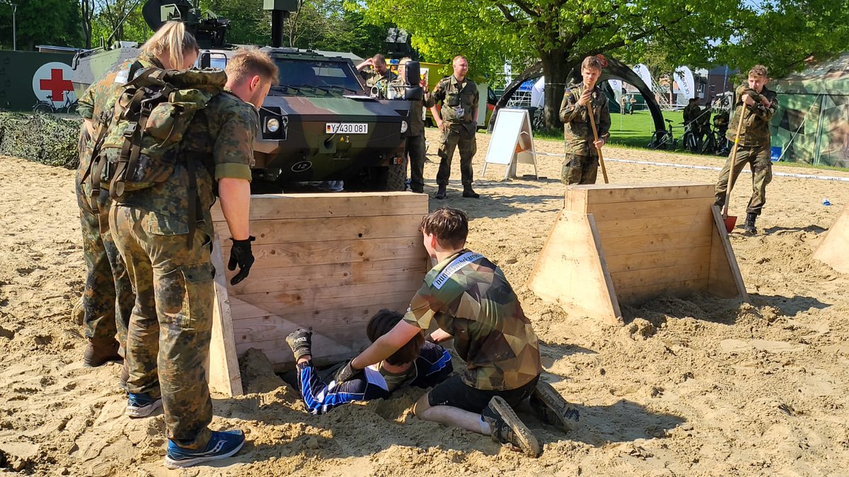 PIZ_Personal's tweet photo. Die #BwOlympix2023 an der #Sportschule der #Bundeswehr in #Warendorf sind in vollem Gang. Insgesamt 258 Teilnehmerinnen und Teilnehmer testen ihr sportliches Können und beweisen dabei ihre #Teamfähigkeit. Mit viel Spaß und bei bestem Wetter stellen Sie sich den Herausforderungen https://t.co/6gcXj3T7H2