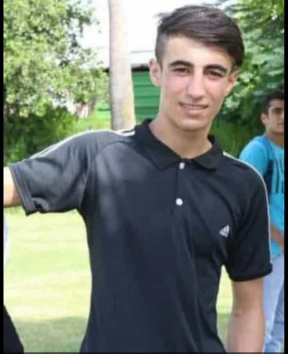 Aykut Bilen..
21 yaşında..
Adana Seyhan'da çalıştığı oto tamirhanesinde kriko kayınca tamir ettiği otomobilin altında kalarak hayatını kaybetti..