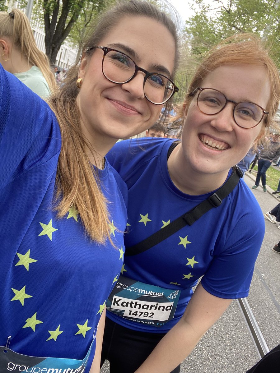EUinSwitzerland's tweet photo. 🥳 Wir EU Trainees sind auch mit dabei. Gleich geht‘s los!
#Running4Europe
@gpbern https://t.co/aSctN2aH4C