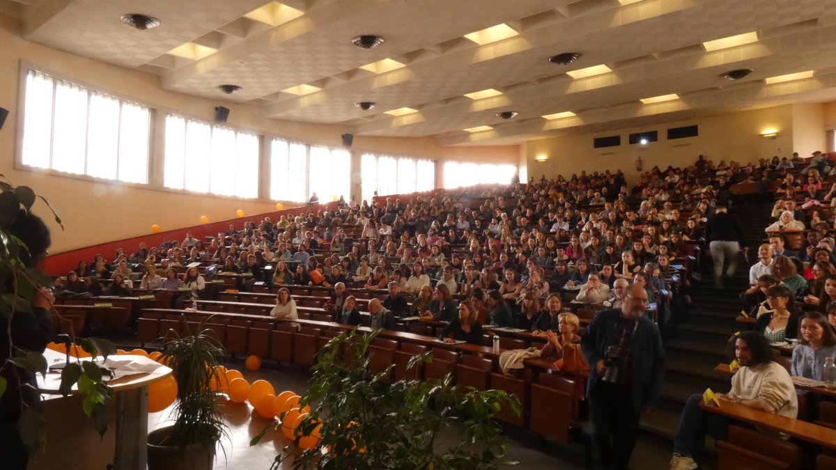 INSPE_BOURGOGNE's tweet photo. Remise des diplômes de nos étudiants en la présence de notre directrice @ElsaRipert, du président de @univbourgogne, @vin_thomas, du recteur de @AcademieDijon @NNgahane 
Beaucoup de fierté et de beaux sourires ! 👩🏻‍🎓🧑🏾‍🎓👨‍🎓
L’occasion de signer ✍🏼 la convention uB-Rectorat https://t.co/vms7Cz4rMG