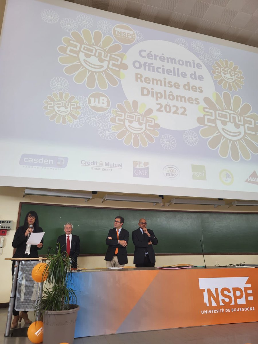 INSPE_BOURGOGNE's tweet photo. Remise des diplômes de nos étudiants en la présence de notre directrice @ElsaRipert, du président de @univbourgogne, @vin_thomas, du recteur de @AcademieDijon @NNgahane 
Beaucoup de fierté et de beaux sourires ! 👩🏻‍🎓🧑🏾‍🎓👨‍🎓
L’occasion de signer ✍🏼 la convention uB-Rectorat https://t.co/vms7Cz4rMG
