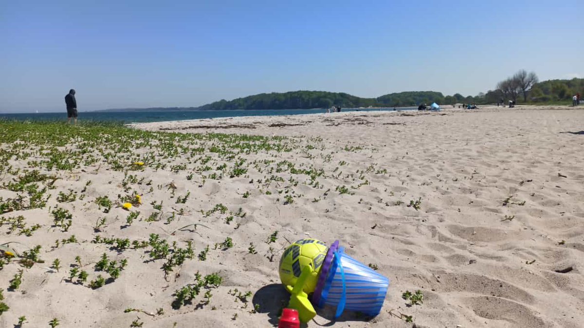 glaubeweiter's tweet image. #Wochenende an der #Küste #Weit + #leer Nur #Sand #Wind + #Wellen  #Zeit für #Familie + #Freunde Auch mal wieder #spielen «Jesus sagt: Ich versichere euch: Wenn ihr euch nicht ändert und den Kindern gleich werdet, dann könnt ihr in Gottes neue Welt überhaupt nicht hineinkommen»