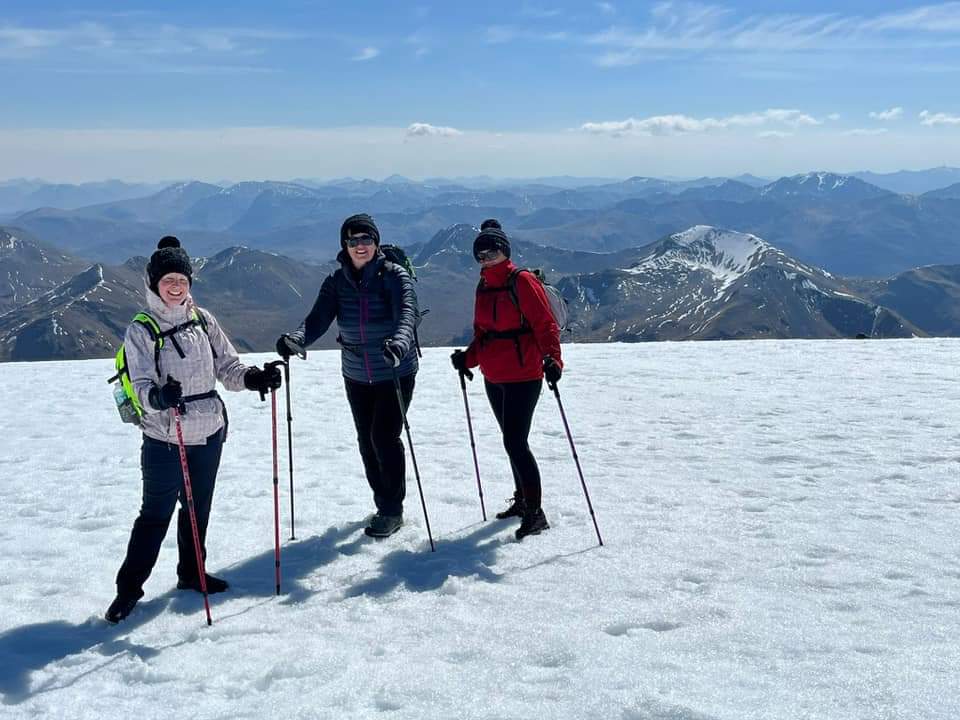 They did it! 👋 Well done to this fab fundraising foursome who reached the summit of Ben Nevis and hope to have raised £1,000 for the Paediatric Emergency Department (ED) area in our new Urgent and Emergency Care Centre bit.ly/3MnJtEw