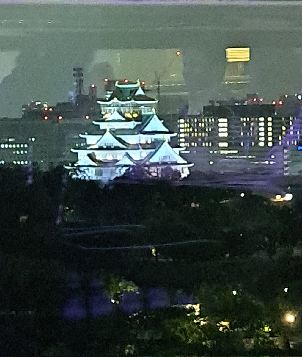 大阪の空の下で…
又しくじってリュックを置き
忘れて行方不明に(lll-ω-)ｽﾞｰﾝ

でも今日見つかって…
時間が中途半端だったので
京子ちゃんと京都の金閣寺へ
行って来ました👏🏻⁎ᵕᴗᵕ⁎)💖

中学校の修学旅行以来なので
10年ぶりか。。( ´•ᴗ•ก)ｳｯｿｰ!

金閣寺とお部屋からの大阪城🏯