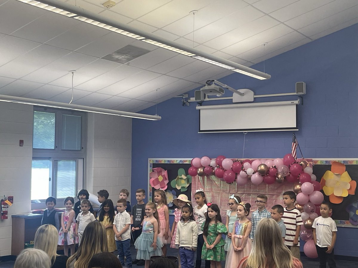 Laura Cecilione tweet media