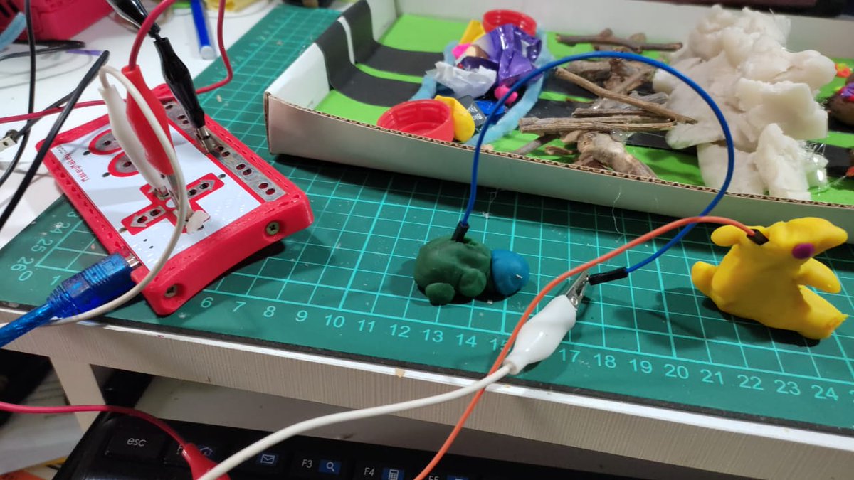 marisacon's tweet image. A las 11:30 Comenzamos en la sala 1 a transmitir #enVivo 
IA + Maqueta Maker + relatos + programación + Makey Makey 
#NoTeLoPodesPerder