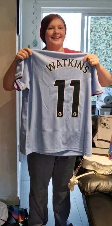eejitwisdom's tweet photo. Caitlin Kennelly 7 years ago at her first Villa match. Today on her 14th birthday very proud of her new shirt. #avfclive
Happy Birthday Caitlin https://t.co/MXlkKafmyV