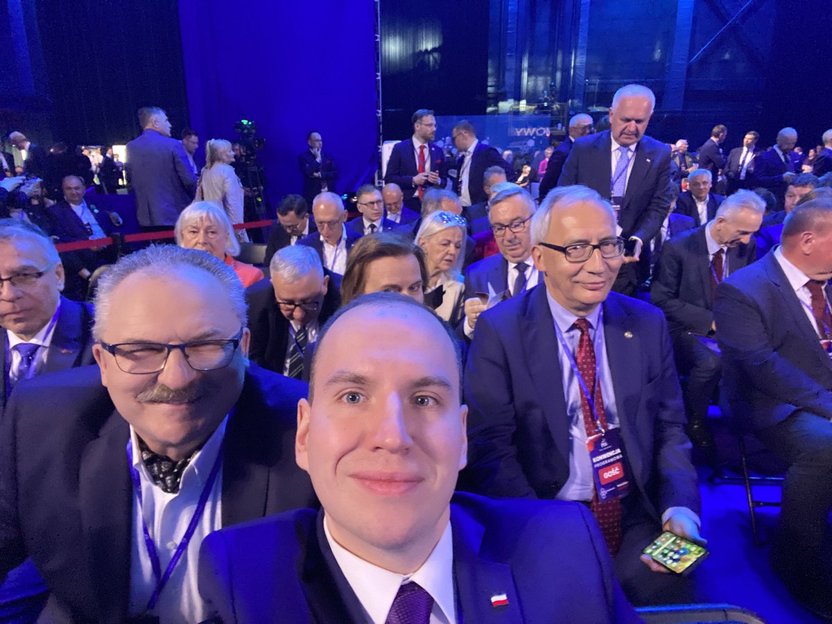 wkrawcz1's tweet image. Co robi rosyjski agent wpływu na #OstatniKongresPiS?  #ProgramowyUL