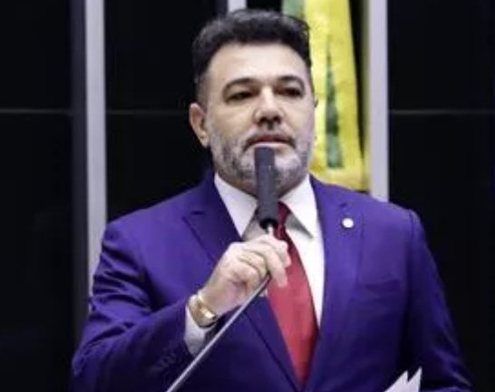 rede_marco's tweet photo. Semana DESTRUIDORA para os bolsonaristas Flávio, Fontenelle e Feliciano

O primeiro foi condenado a pagar 5MIL ao presidente por associá-lo ao demônio

A segunda foi condenada a pagar 100MIL a Felipe e Luccas Neto por associá-los à pedofilia

O terceiro foi condenado a pagar 254MIL a una ONG por discriminar os LGBTs

Essa gente precisa aprender que há leis no país e que não estão sobre elas. E quando o bolso dói o fulano aprende