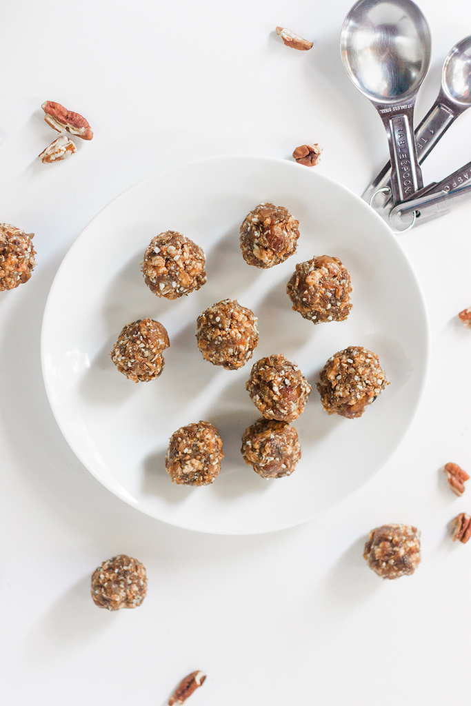 These apple pie bites are a quick, easy, and healthy snack packed full of fall flavors. 

Get the recipe here ⬇️⬇️⬇️
bearplate.com/vegan-apple-pi… 
#vegan #plantbased #glutenfree