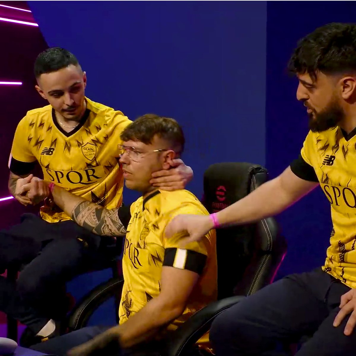 ASRomaEsports's tweet photo. Stiffler wins 1-0 in G1! 💪

🔜 Next up: @Urma431 

Watch LIVE 🔴 https://t.co/2qzSjNM1Im

#ASRomaEsports @play_eFootball https://t.co/skqlyN1QDJ