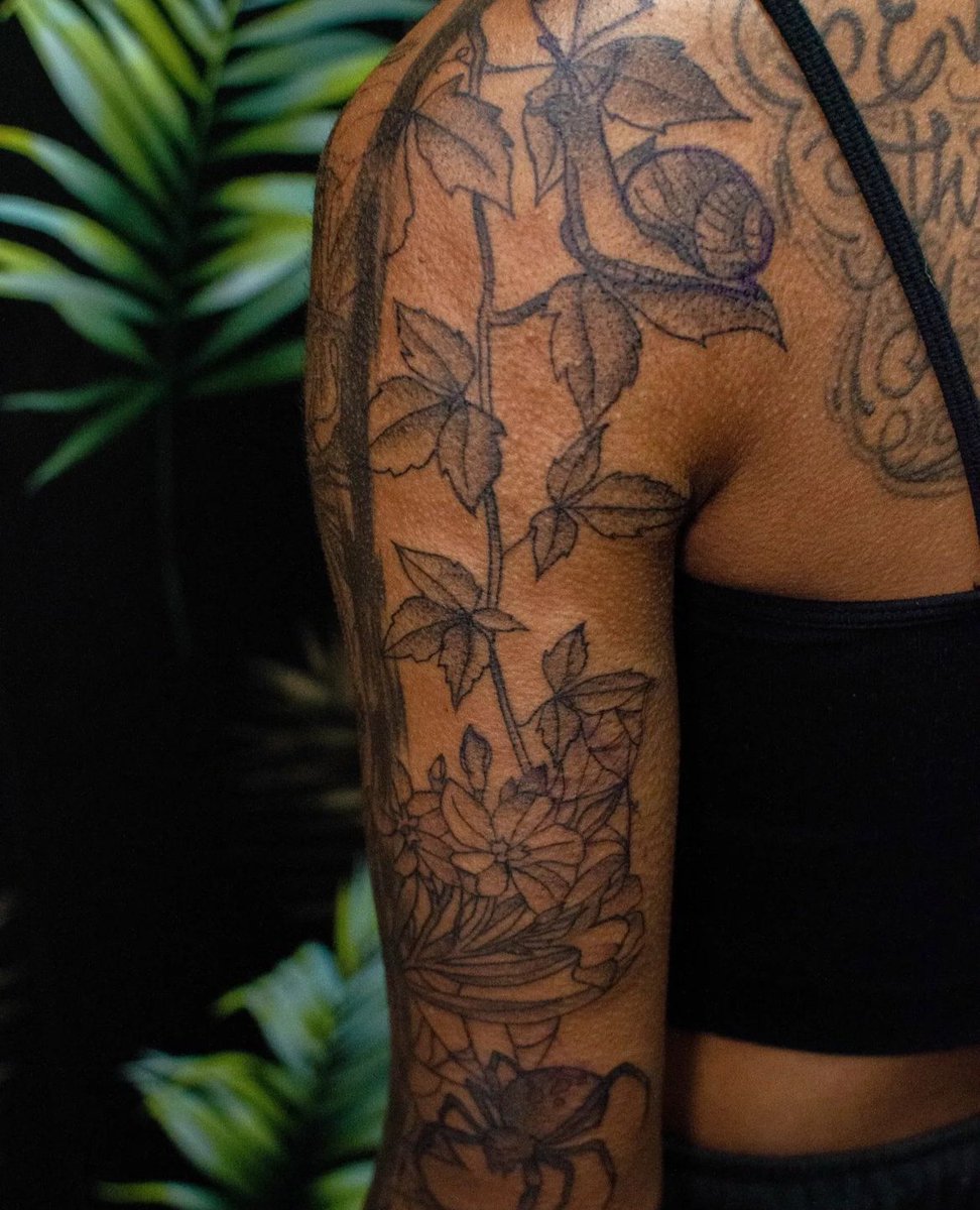 Gorgeous foliage tattoo by kreidtattoo (on IG) 🌿💕