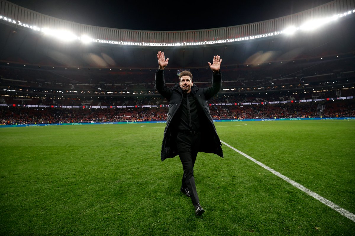 Atleti's tweet photo. Hoy es el día del entrenador y el nuestro es una 𝐋𝐄𝐘𝐄𝐍𝐃𝐀 ❤️🤍

¡Feliz día, míster! 🤩 https://t.co/wlPyZwMfbl