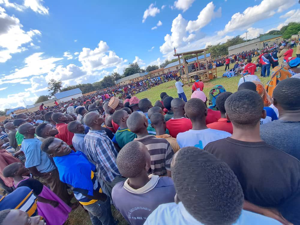 HecheJohn's tweet image. Mh Tundu Lissu akiwa Runzewe Bukombe mda huu.

Kuna mvu ya masika itaanza kunyesha mda sio mrefu.