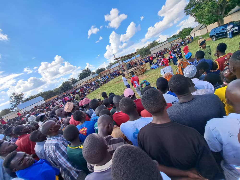 HecheJohn's tweet image. Mh Tundu Lissu akiwa Runzewe Bukombe mda huu.

Kuna mvu ya masika itaanza kunyesha mda sio mrefu.