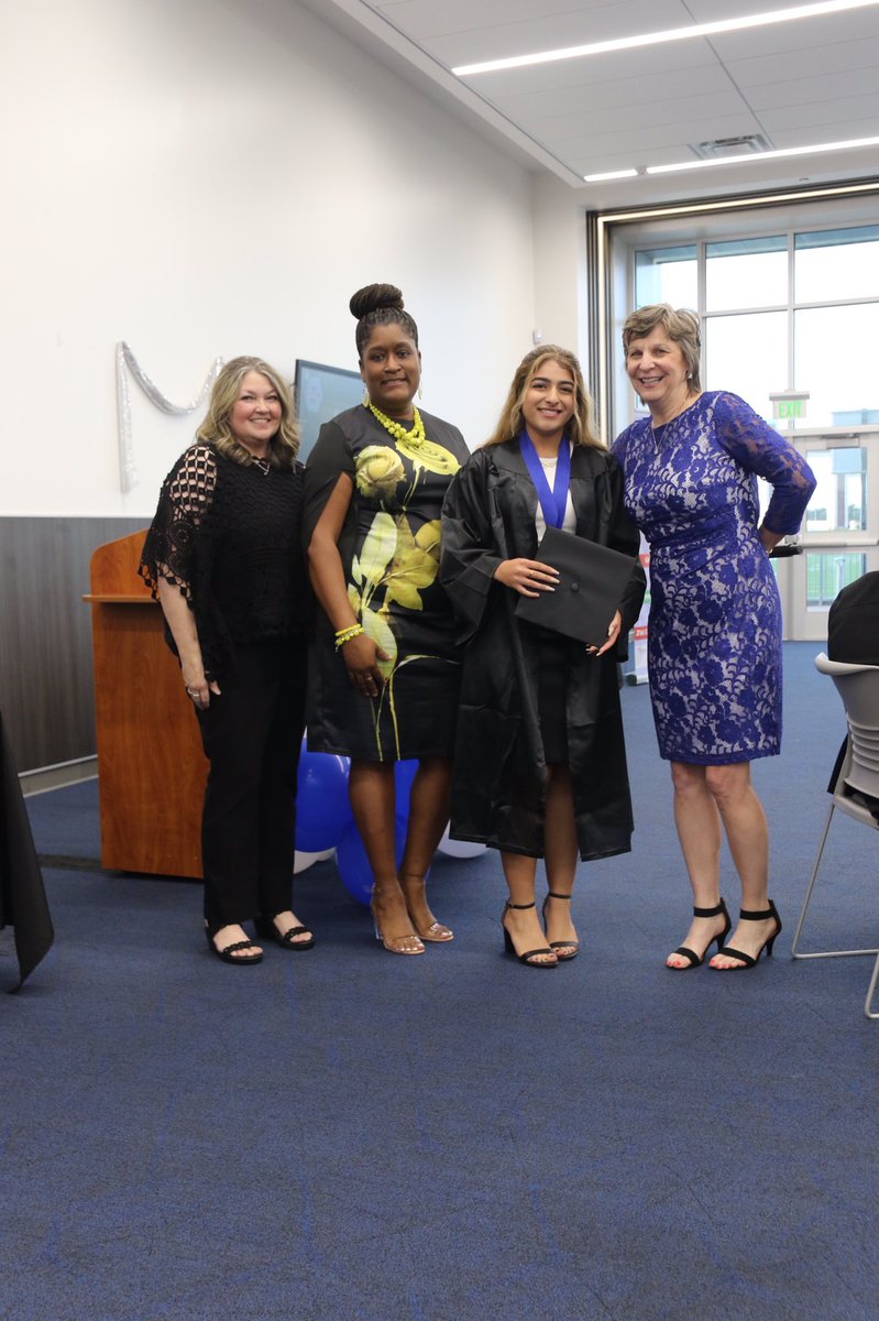 THIS is what GRIT and determination look like!  😁💙L Bell⭐️ 👩🏽‍🎓Our first <a href="/SheldonSTEM/">Sheldon ISD STEM/PTECH</a> Academy student to earn an associates degree from <a href="/SanJacCollege/">San Jacinto College</a> and a diploma. Real work leads to Real rewards. 💪#Trailblazer <a href="/KHSTSTEM/">CE King HS STEM Academy</a> @KHSPanthers <a href="/mousermed/">🌻𝙺𝚒𝚖𝚋𝚎𝚛𝚕𝚢 𝙼𝚘𝚞𝚜𝚎𝚛</a> <a href="/mrsjones051102/">Mel Jones</a> <a href="/sargueta82/">Dr. Stephanie Moye</a>