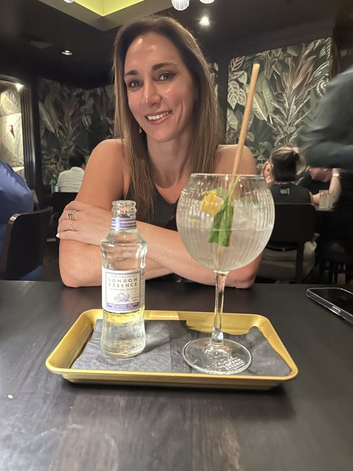 Having a much deserved drink last night!! Have a great weekend everyone!! ?✌?? #weekendmood #lastnight