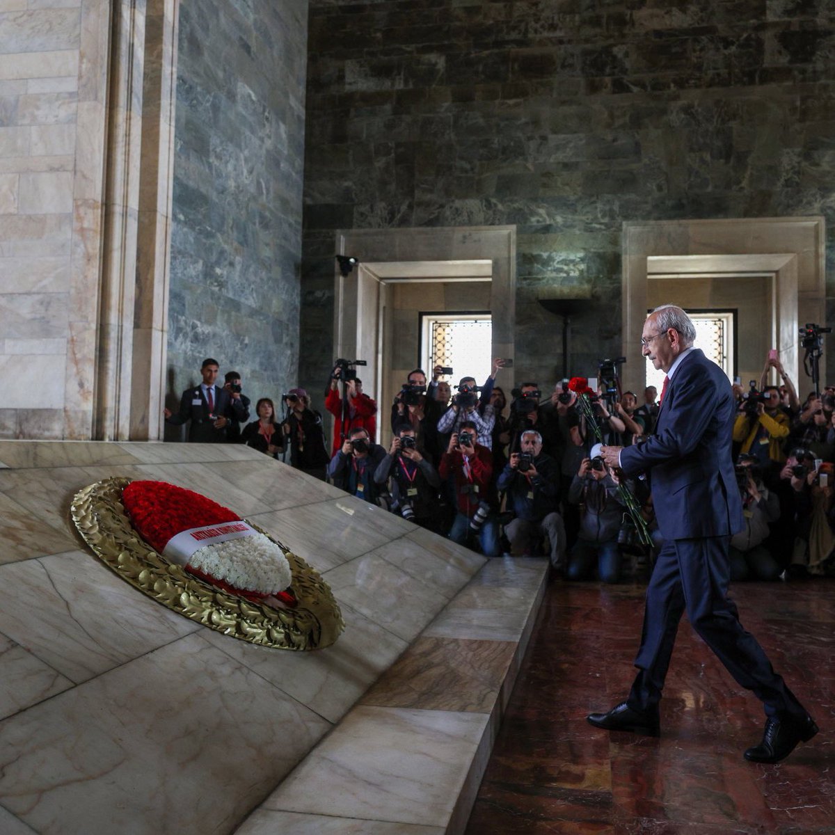 Cumhurbaşkanı adayı Kemal Kılıçdaroğlu, Anıtkabir'i ziyaret etti.
